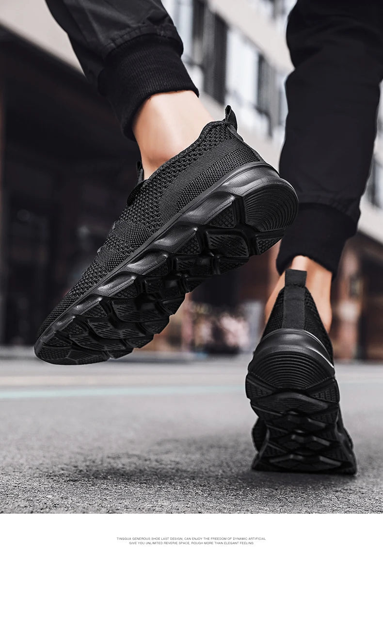 Men's casual sports shoes breathable summer light Soft sole comfort outdoor running shoes fashion student mesh plus size sneaker