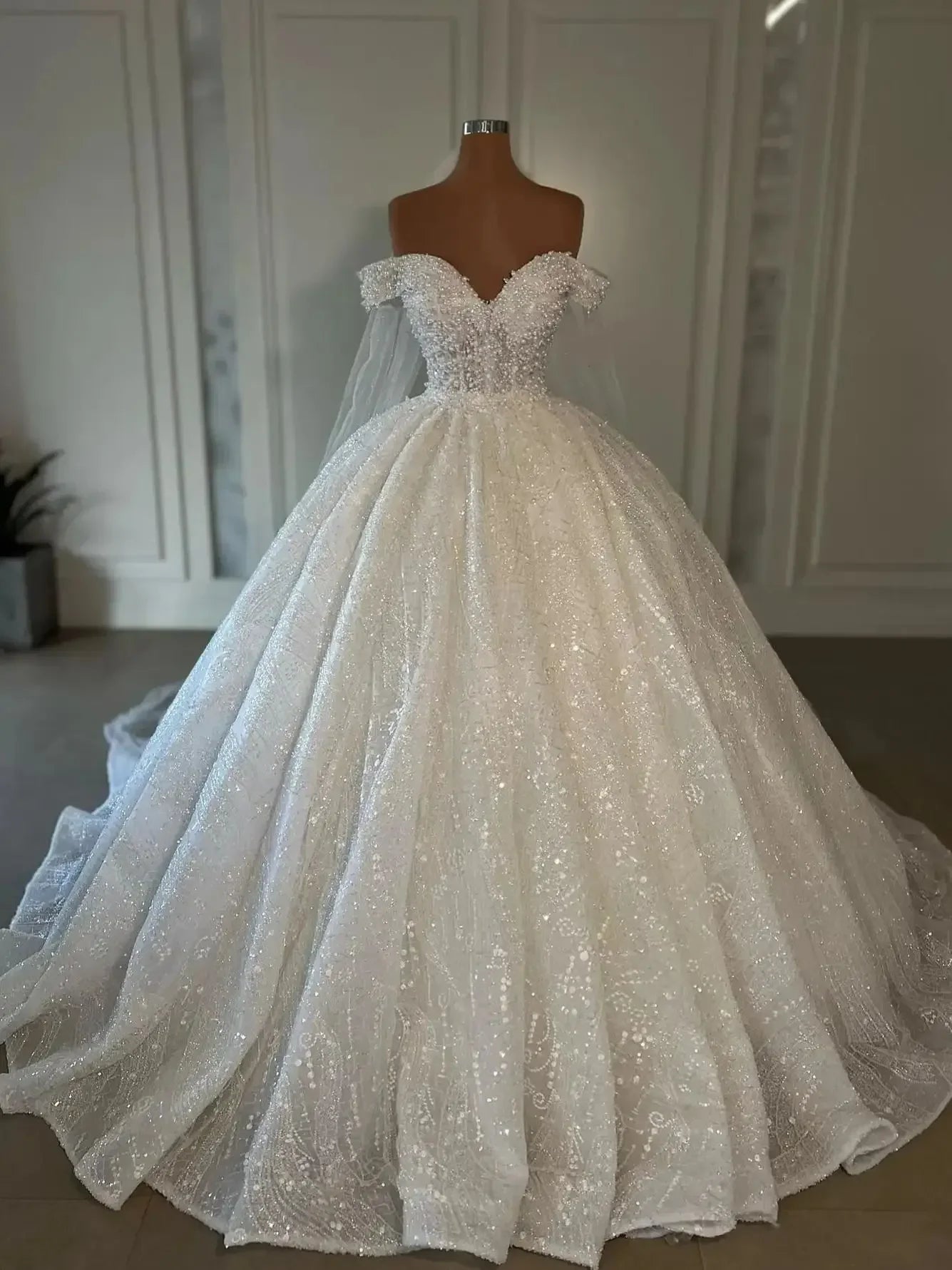 Luxury Ball Gown Wedding Dress - Sleeveless V-Neck Sequins Applique Bridal Gown - JStorehub 