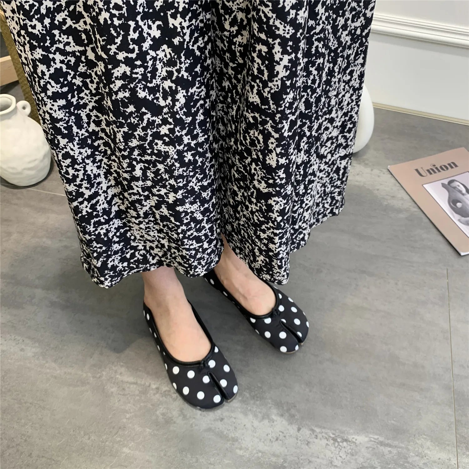 2025 Polka Dot Retro Ballerina Flats - Japanese Tabi Split Toe Shoes - JStorehub 