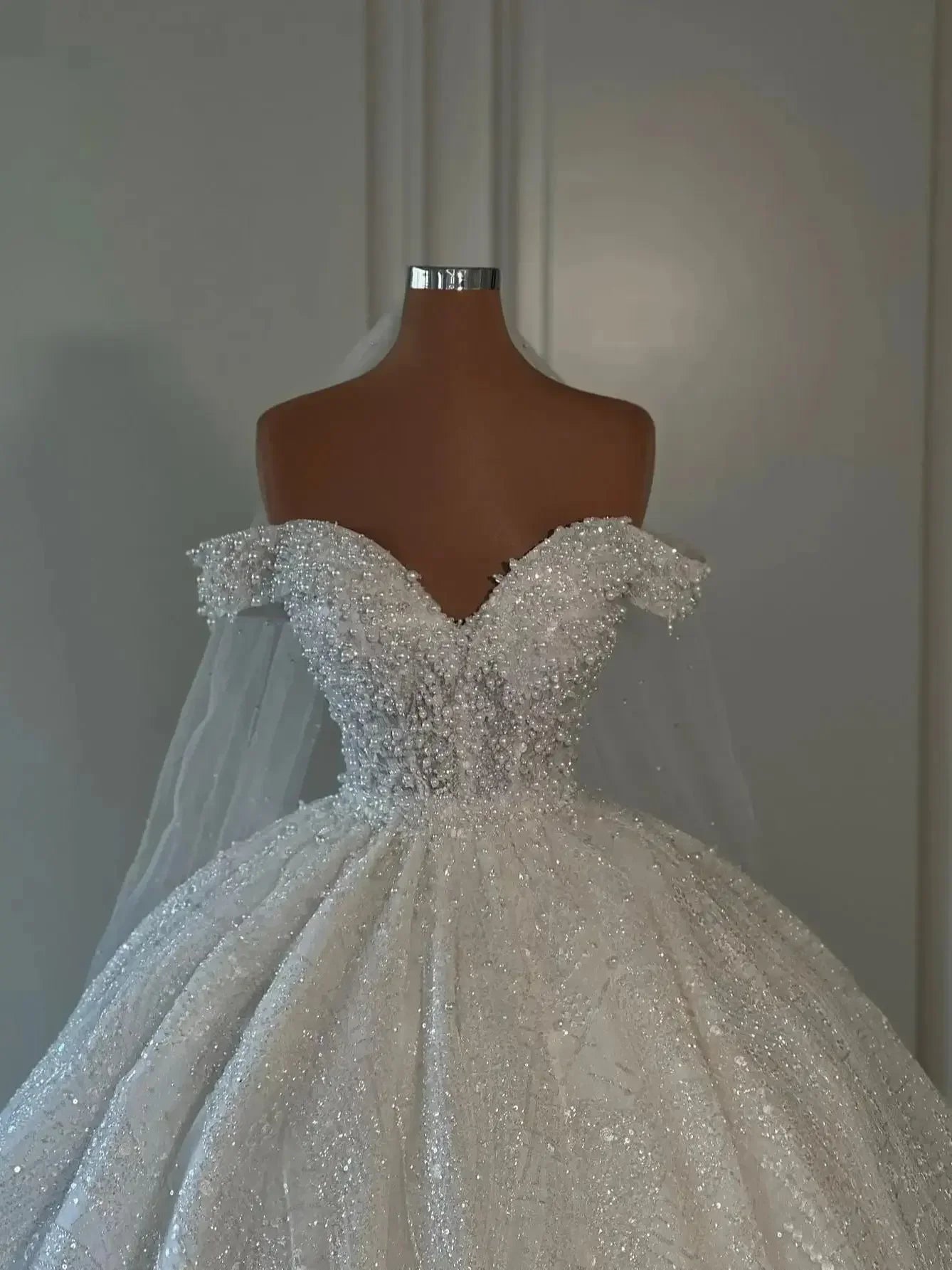 Luxury Ball Gown Wedding Dress - Sleeveless V-Neck Sequins Applique Bridal Gown - JStorehub 