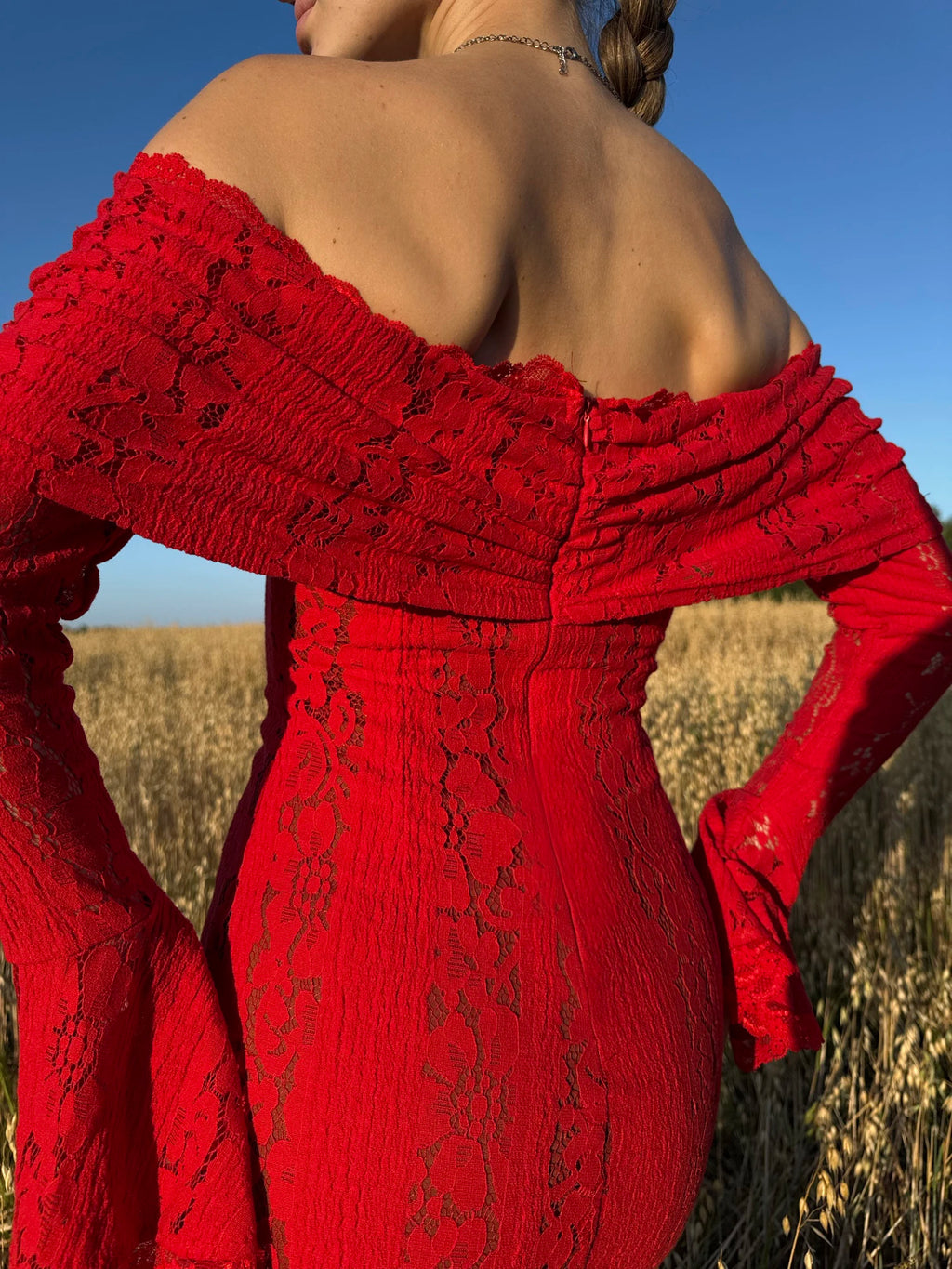 Elegant Off-Shoulder Maxi Dress - Suninheart 2025 Trendsetter