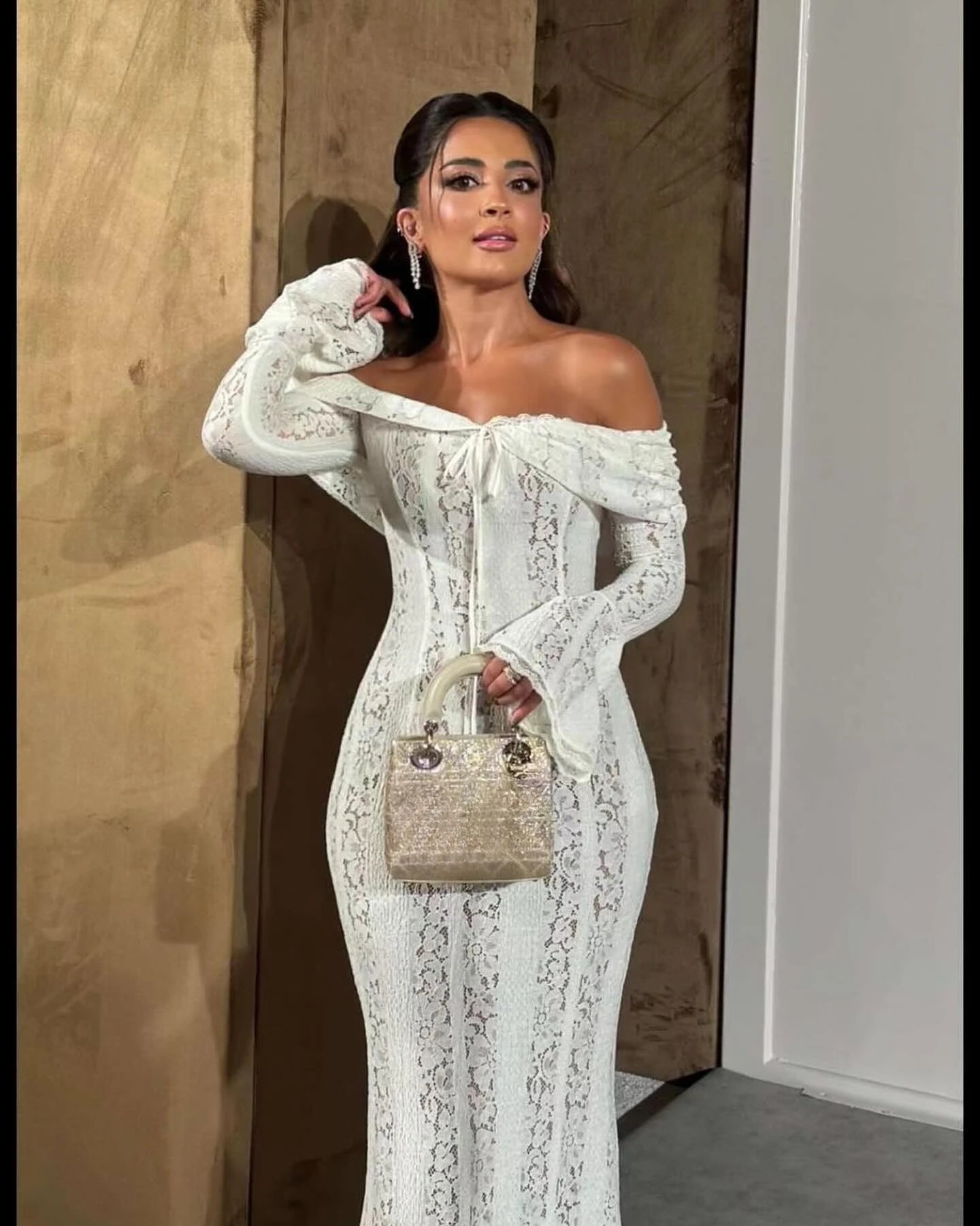 Elegant Off-Shoulder Maxi Dress - Suninheart 2025 Trendsetter