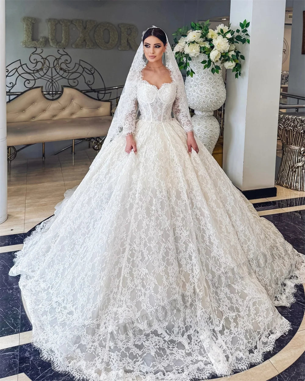 Vintage Lace Wedding Dress - Sweetheart Lace-Up Ball Gown Bridal Gown - JStorehub 